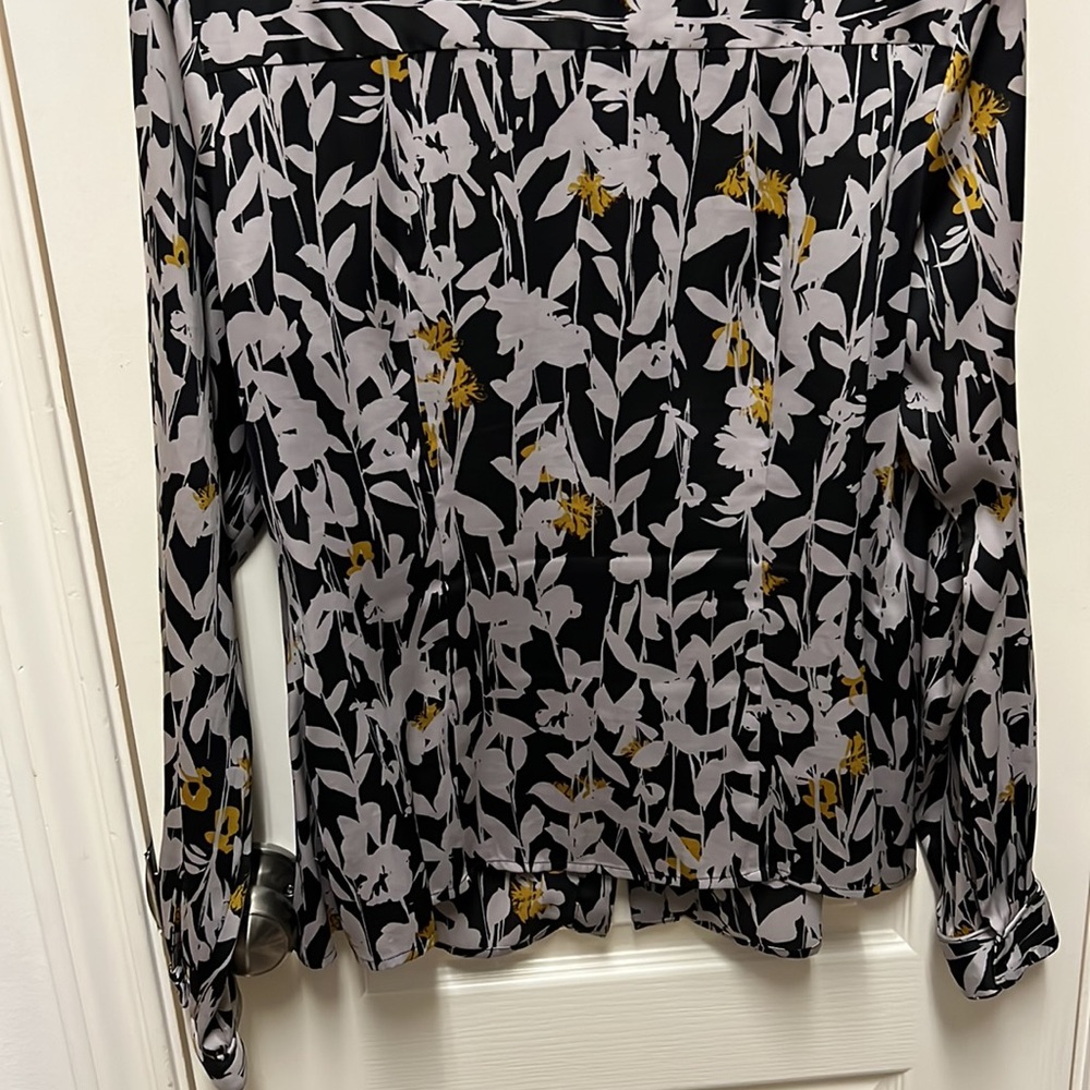 Guess Blouse - Picture 8 of 8